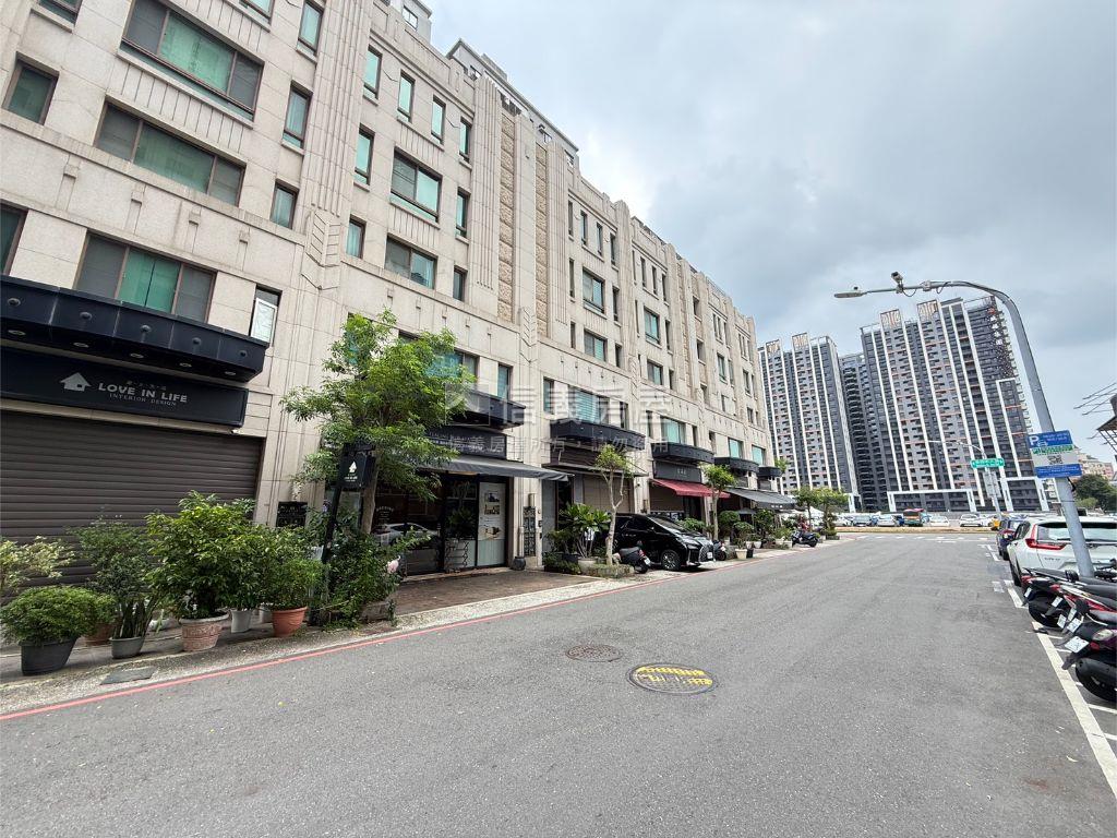 美術館三角窗電梯透店房屋室內格局與周邊環境