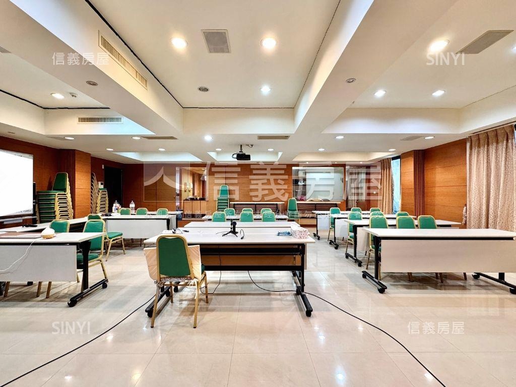 決心出售－摩登國城雙併戶房屋室內格局與周邊環境