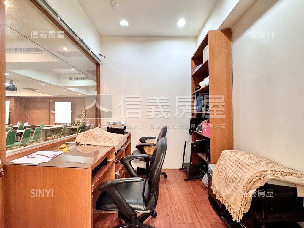 決心出售－摩登國城雙併戶房屋室內格局與周邊環境