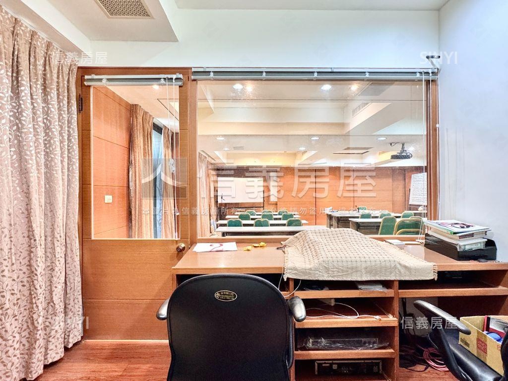 決心出售－摩登國城雙併戶房屋室內格局與周邊環境