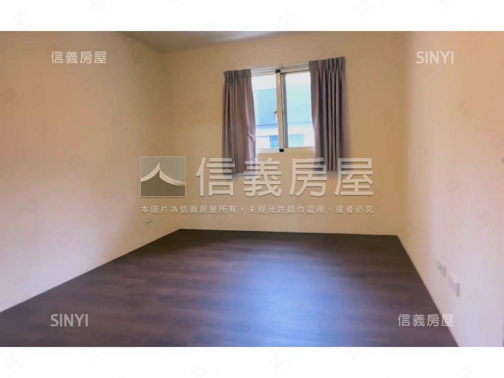 近７４首購三房車位房屋室內格局與周邊環境
