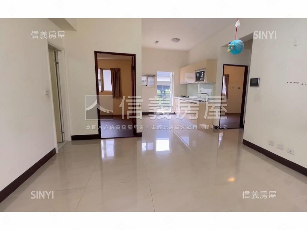 近７４首購三房車位房屋室內格局與周邊環境