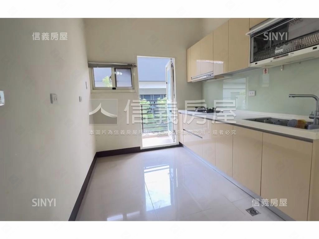 近７４首購三房車位房屋室內格局與周邊環境