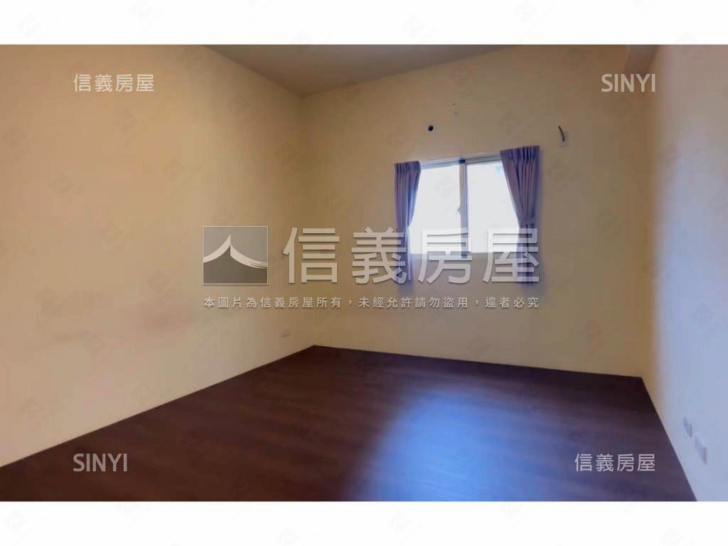 近７４首購三房車位房屋室內格局與周邊環境