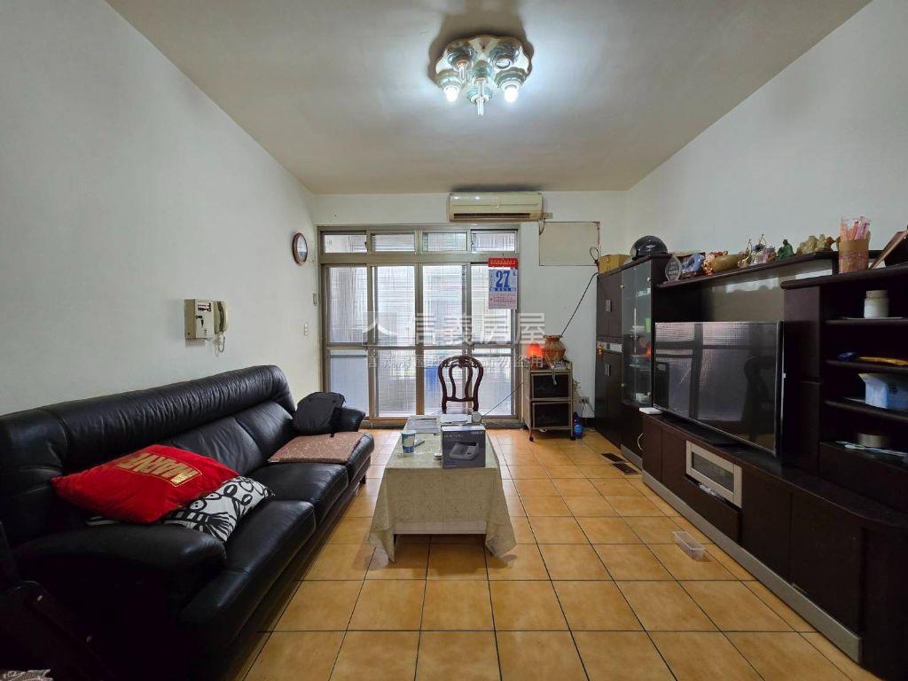 中港路一層一戶四房房屋室內格局與周邊環境