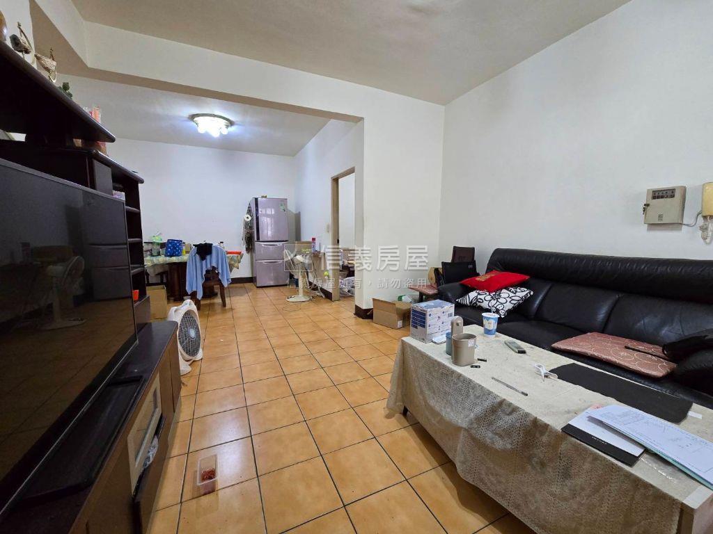 中港路一層一戶四房房屋室內格局與周邊環境