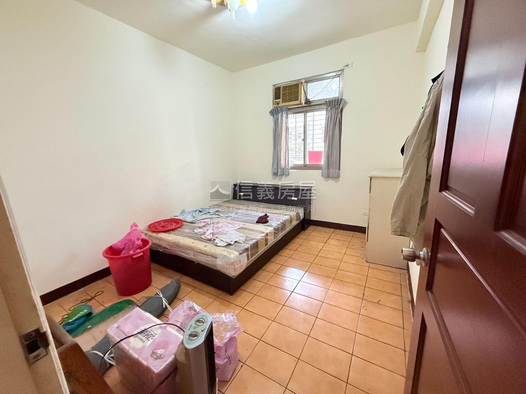 中港路一層一戶四房房屋室內格局與周邊環境