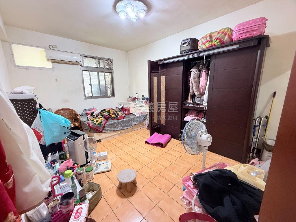 中港路一層一戶四房房屋室內格局與周邊環境