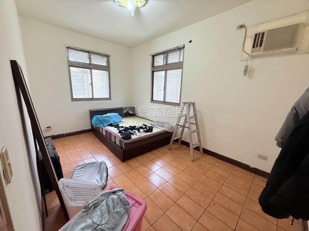 中港路一層一戶四房房屋室內格局與周邊環境