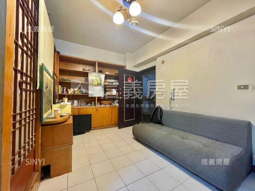 中醫商圈低總價電梯美宅房屋室內格局與周邊環境