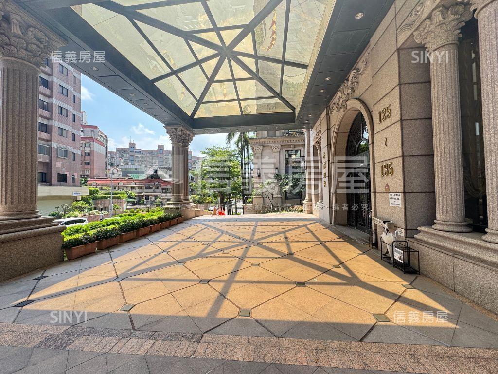 榮耀世紀四房帶車位房屋室內格局與周邊環境