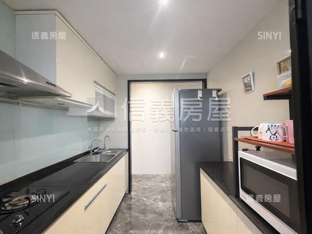 榮耀世紀四房帶車位房屋室內格局與周邊環境