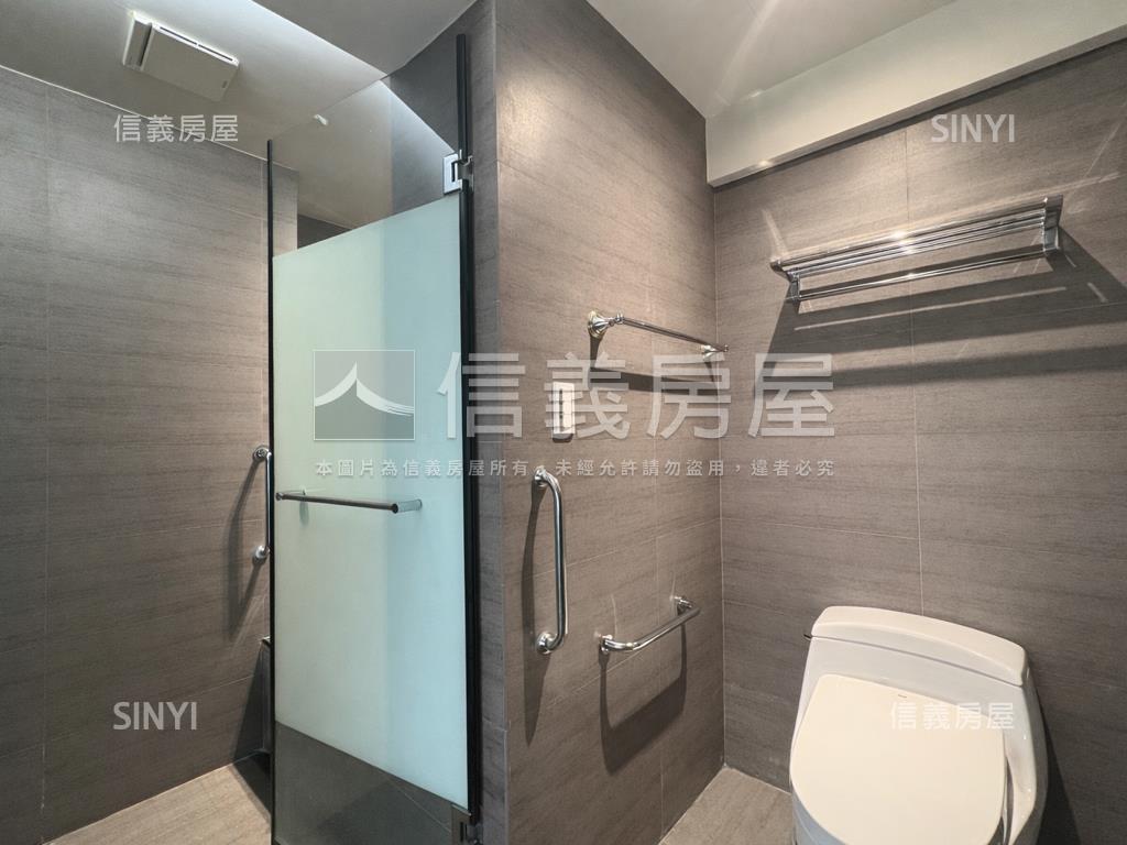 榮耀世紀四房帶車位房屋室內格局與周邊環境