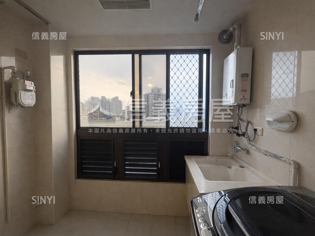 榮耀世紀四房帶車位房屋室內格局與周邊環境