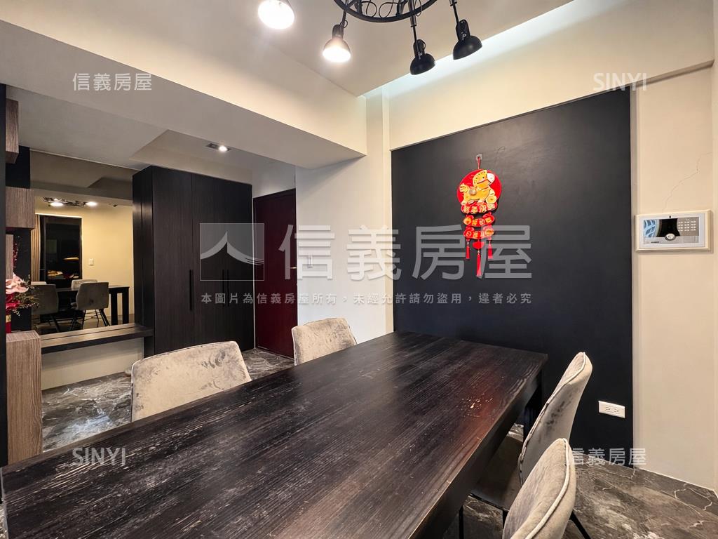 榮耀世紀四房帶車位房屋室內格局與周邊環境