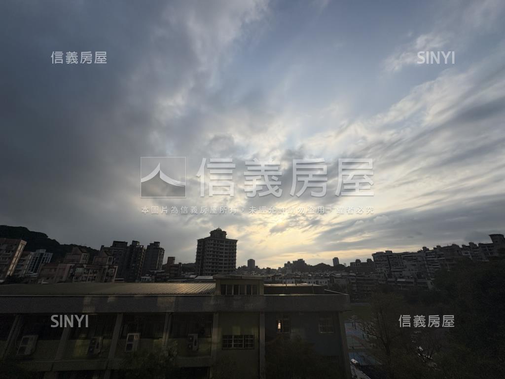 榮耀世紀四房帶車位房屋室內格局與周邊環境