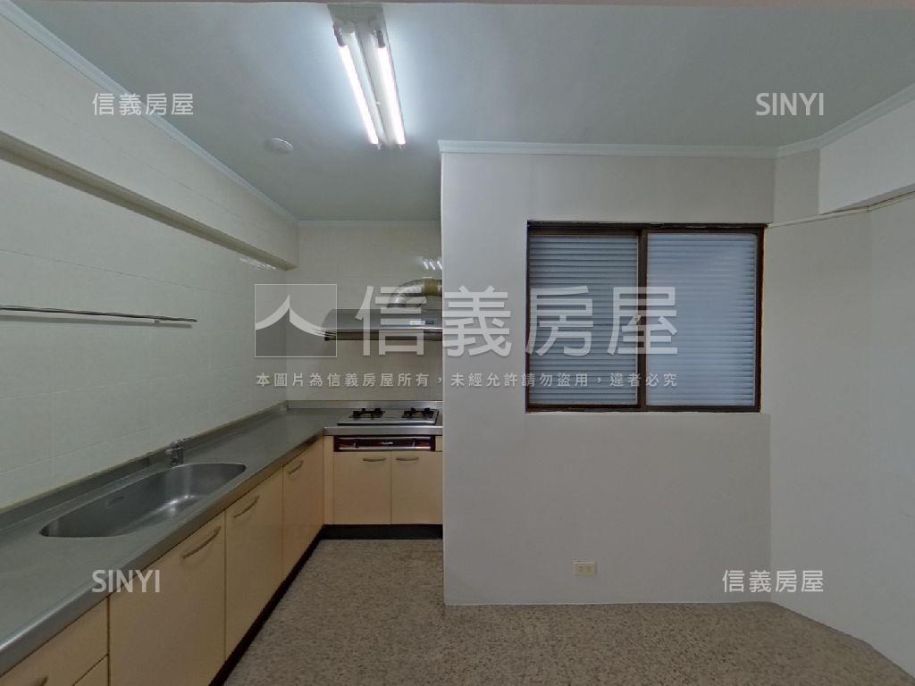 文化中心旁正路金店面房屋室內格局與周邊環境