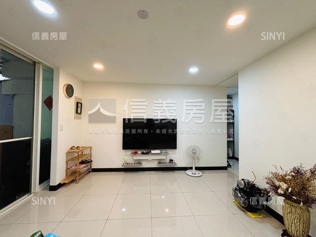 近捷運美妝彩光一樓房屋室內格局與周邊環境