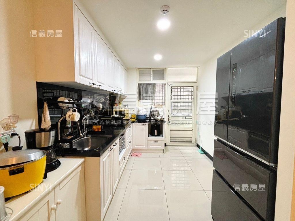 近捷運美妝彩光一樓房屋室內格局與周邊環境