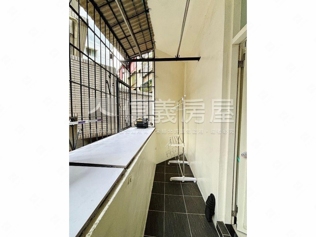近捷運美妝彩光一樓房屋室內格局與周邊環境