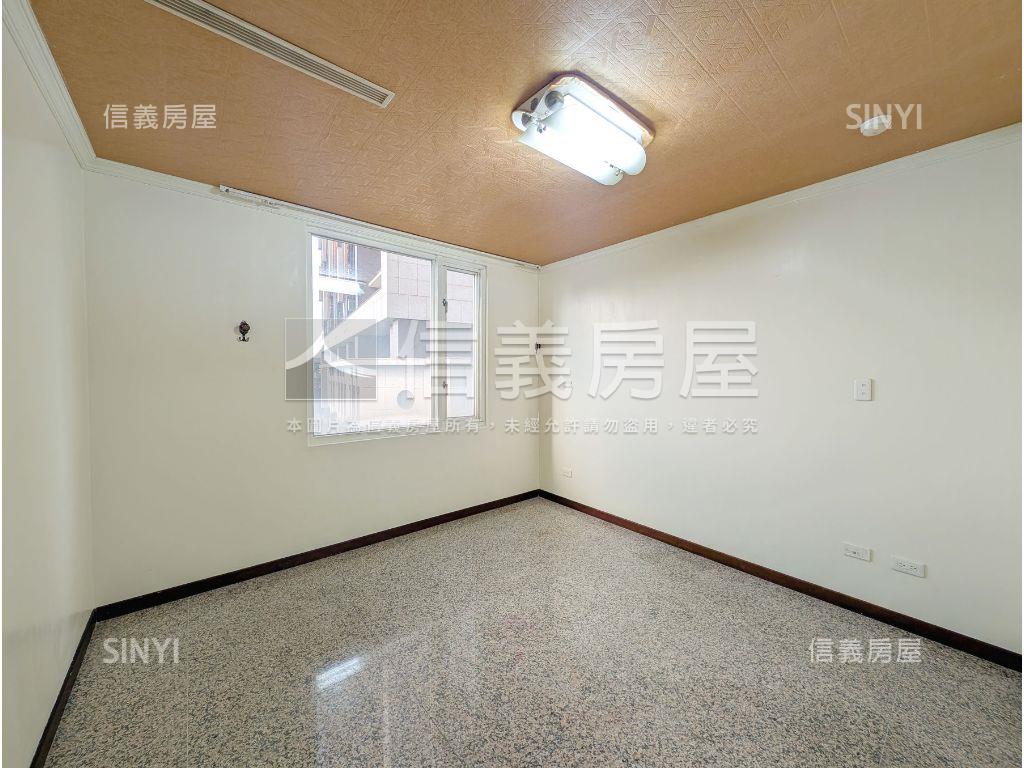 鋼骨三房車位稀有釋出房屋室內格局與周邊環境