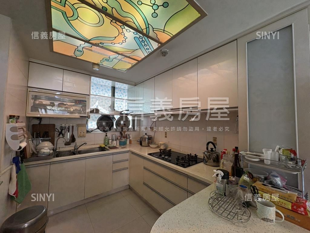 亞昕水花園４房雙車位房屋室內格局與周邊環境