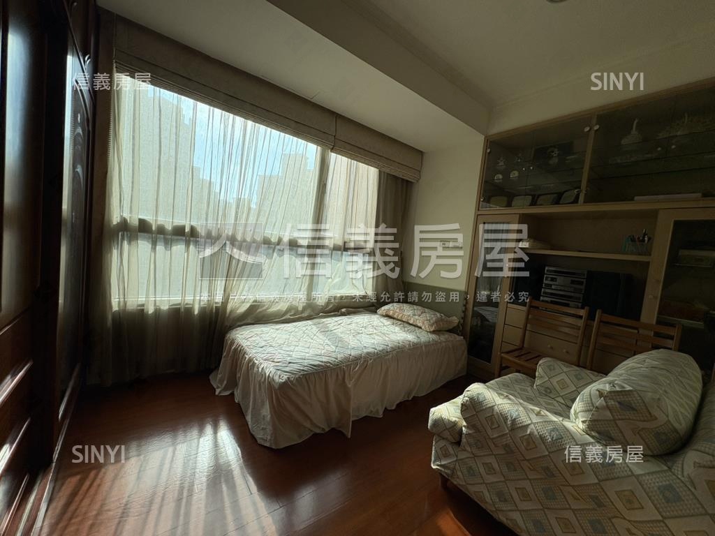 亞昕水花園４房雙車位房屋室內格局與周邊環境