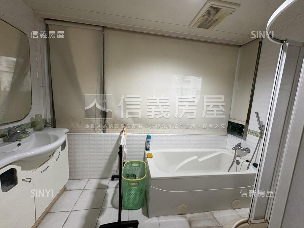 亞昕水花園４房雙車位房屋室內格局與周邊環境