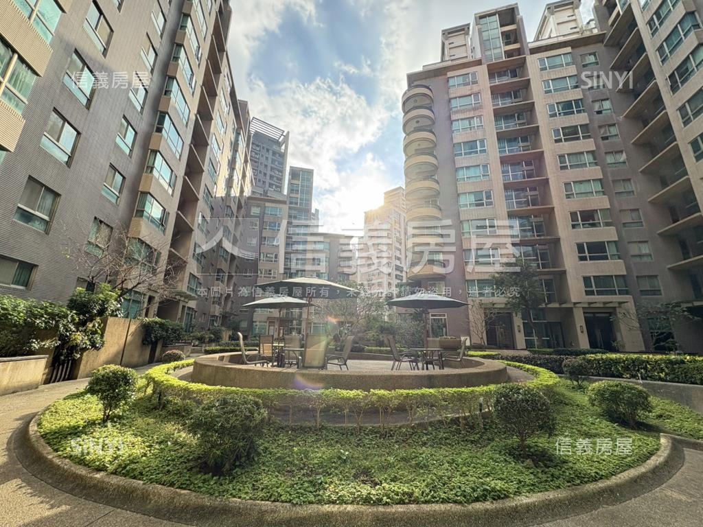 亞昕水花園４房雙車位房屋室內格局與周邊環境