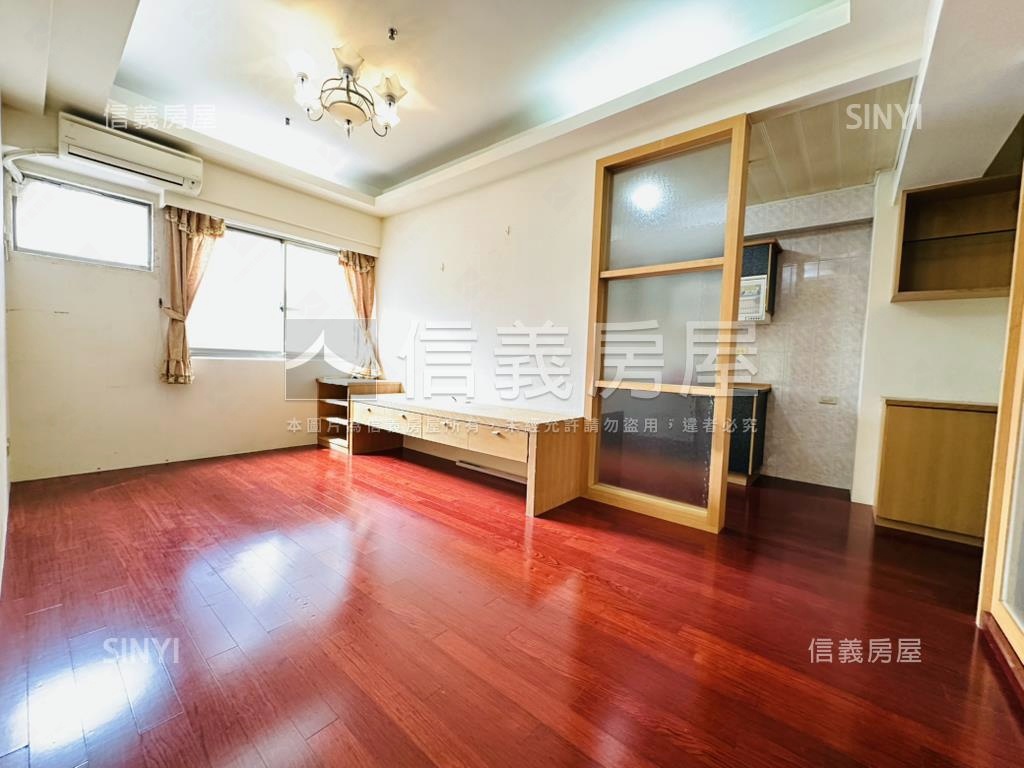 皇家貴賓高樓２房有車位房屋室內格局與周邊環境