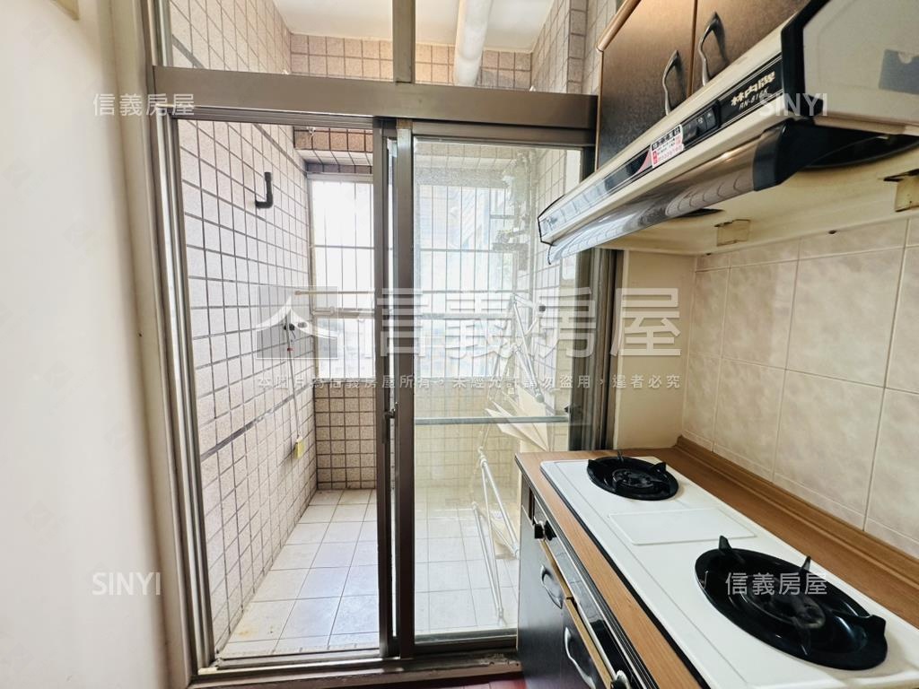 皇家貴賓高樓２房有車位房屋室內格局與周邊環境