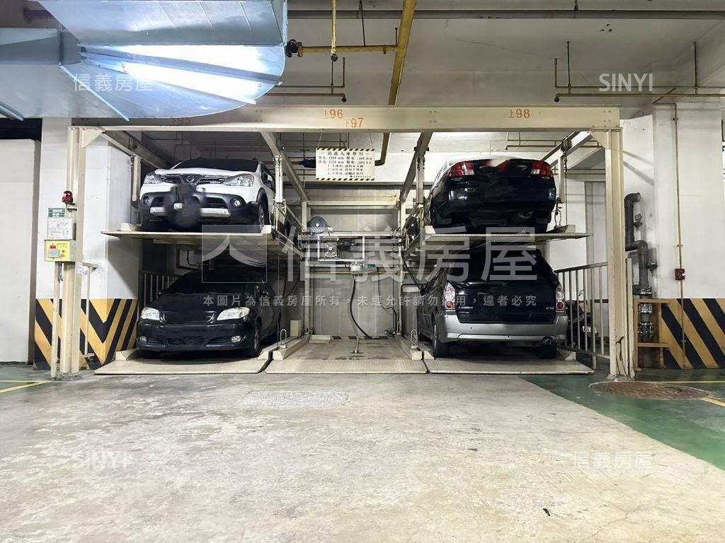皇家貴賓高樓２房有車位房屋室內格局與周邊環境