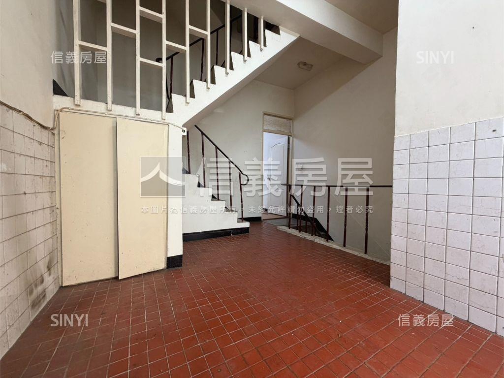 近衛武營正路透店房屋室內格局與周邊環境