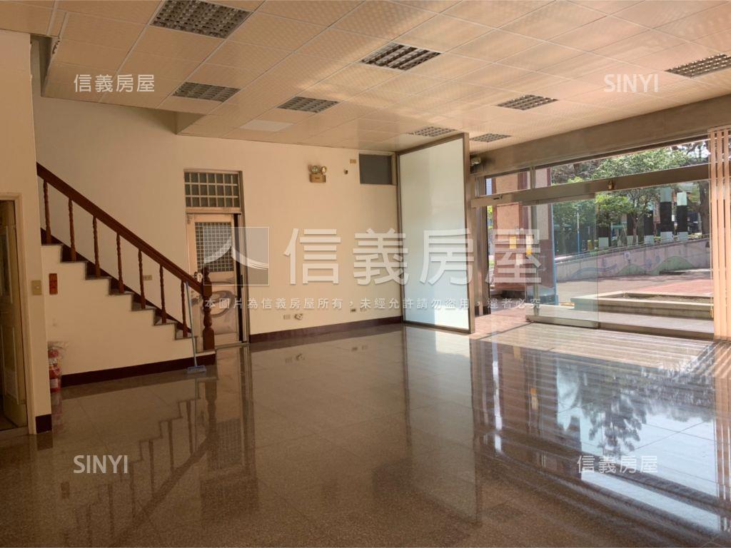 桃園龜山區公所旁面寬店辦房屋室內格局與周邊環境