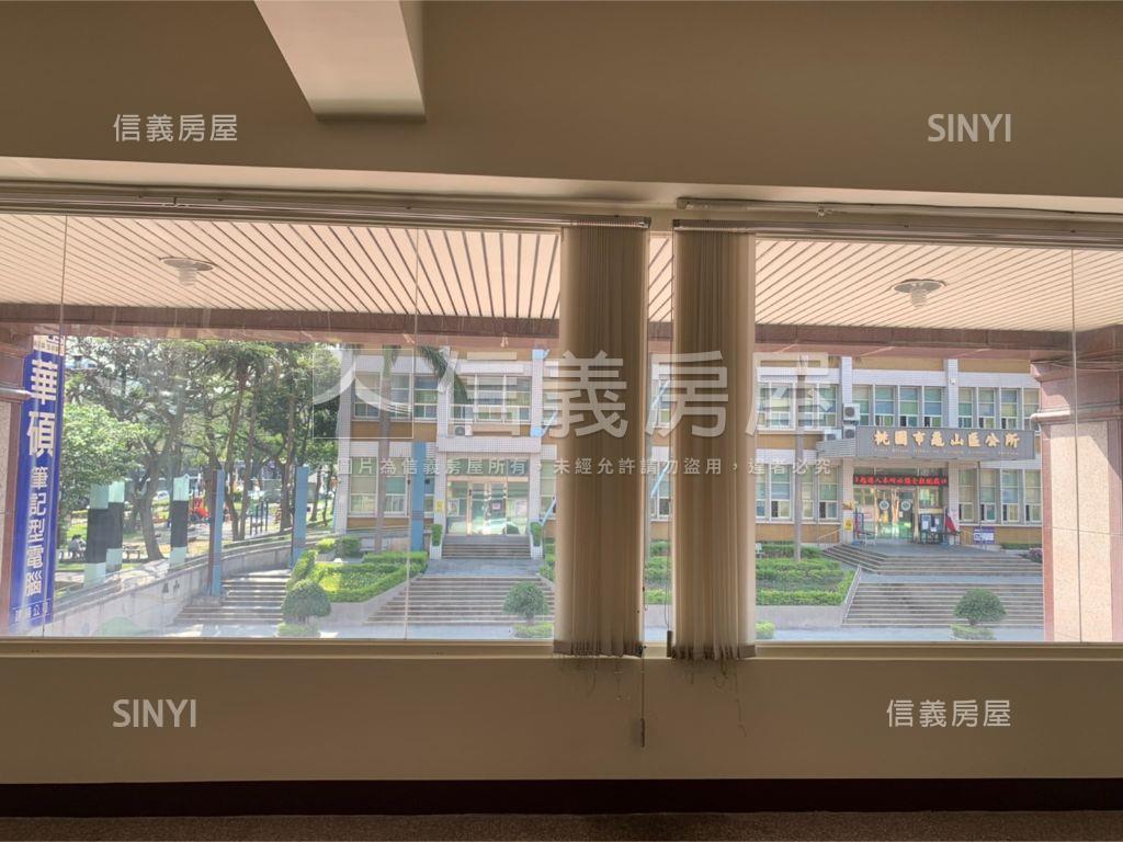 桃園龜山區公所旁面寬店辦房屋室內格局與周邊環境