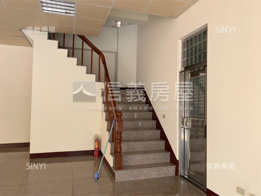 桃園龜山區公所旁面寬店辦房屋室內格局與周邊環境