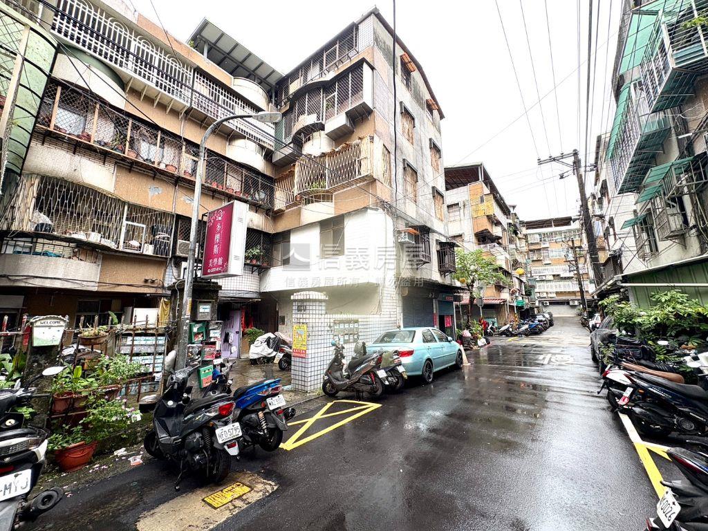 捷運邊間明亮小資三樓房屋室內格局與周邊環境