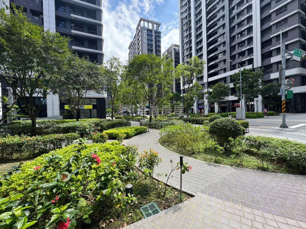新接涵翠稀有兩房車位房屋室內格局與周邊環境