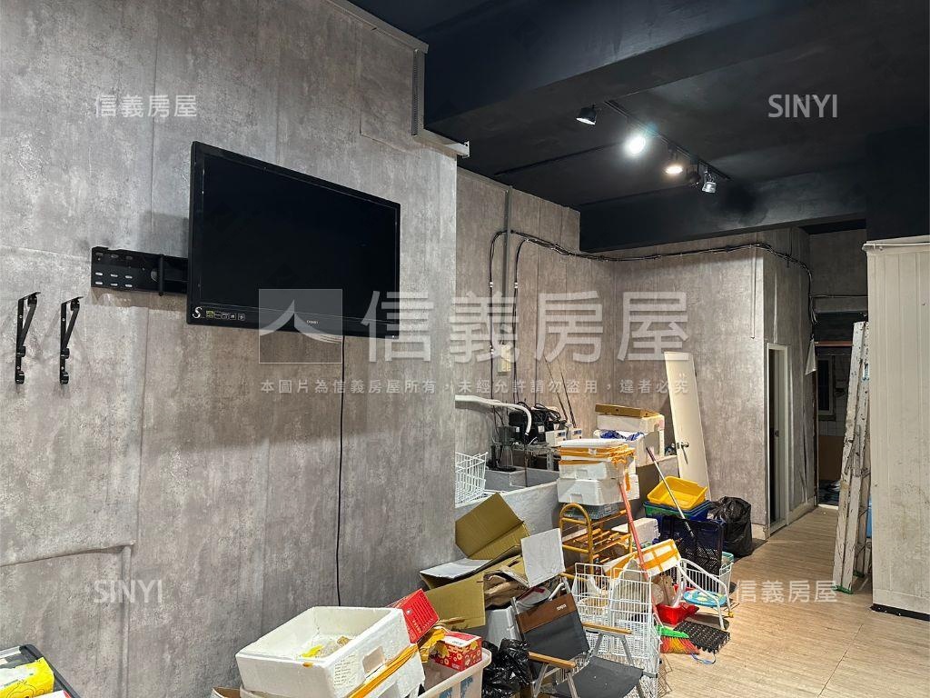近中正路稀有店面房屋室內格局與周邊環境