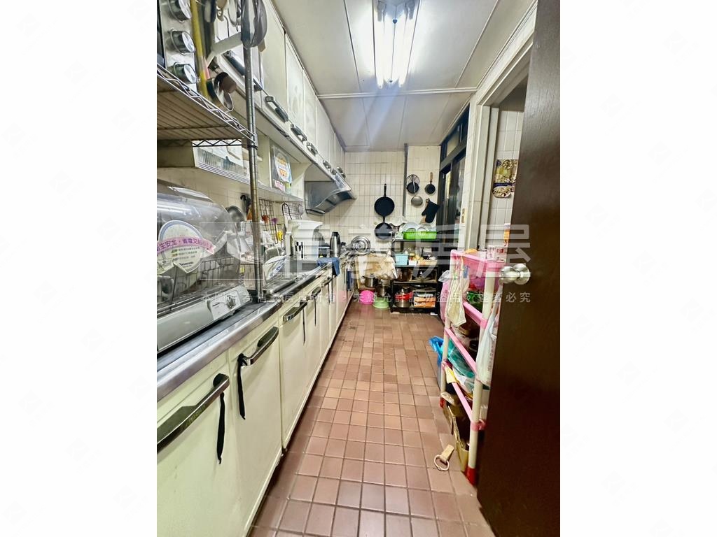 稀有國泰建設雙敦邊間華廈房屋室內格局與周邊環境