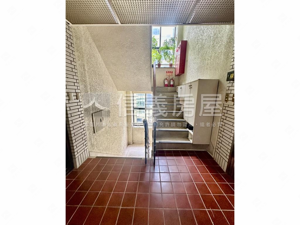 稀有國泰建設雙敦邊間華廈房屋室內格局與周邊環境