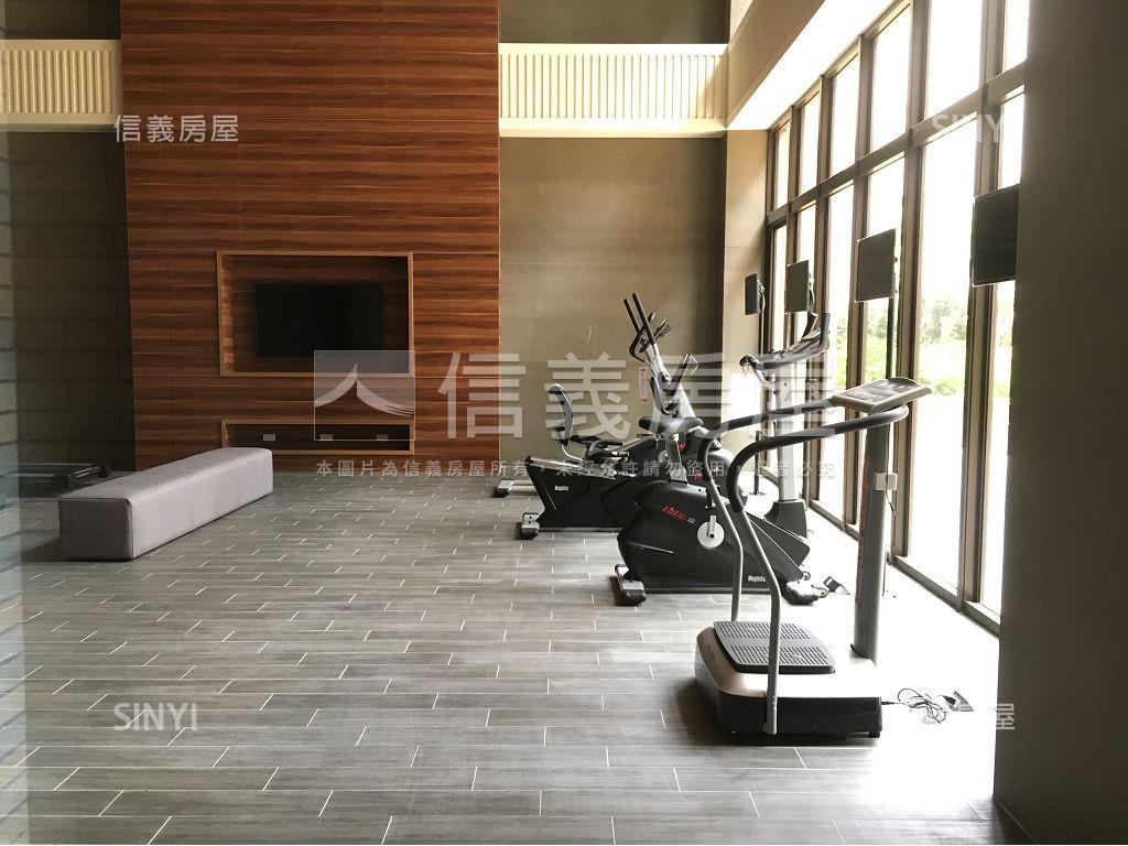 自由大道一樓雙車房屋室內格局與周邊環境