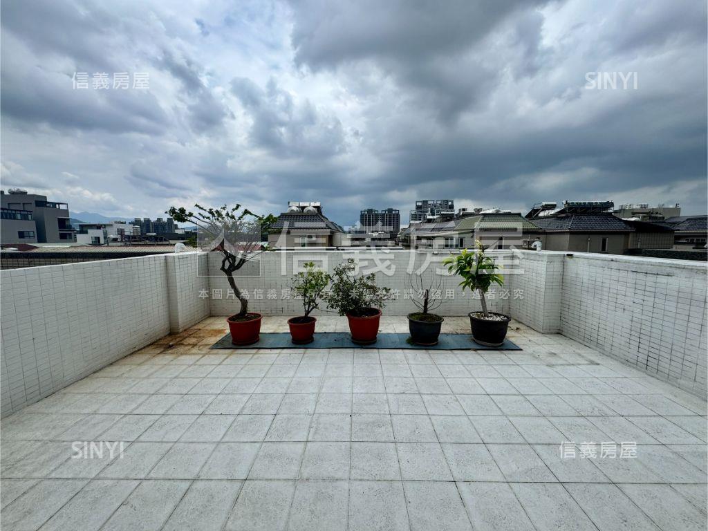 東山路大地坪臨路車庫透天房屋室內格局與周邊環境
