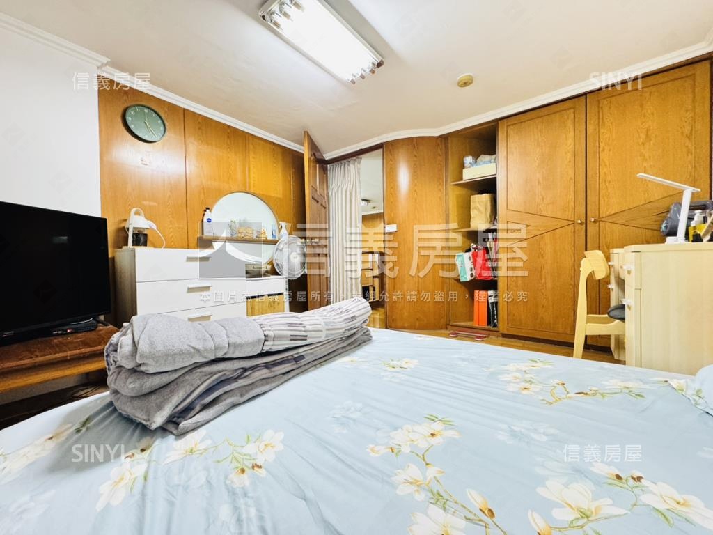 台南傳奇附平面車位房屋室內格局與周邊環境