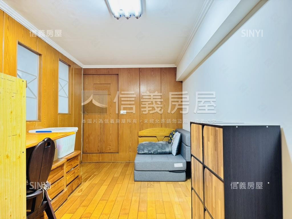 台南傳奇附平面車位房屋室內格局與周邊環境