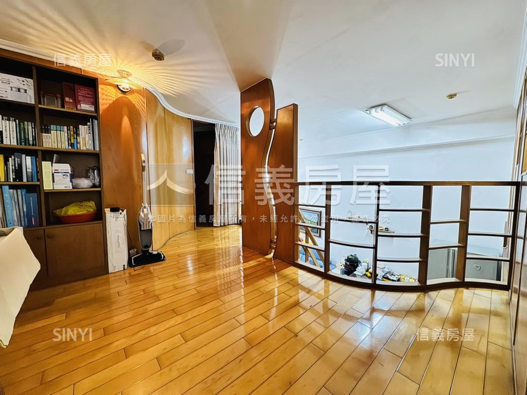 台南傳奇附平面車位房屋室內格局與周邊環境