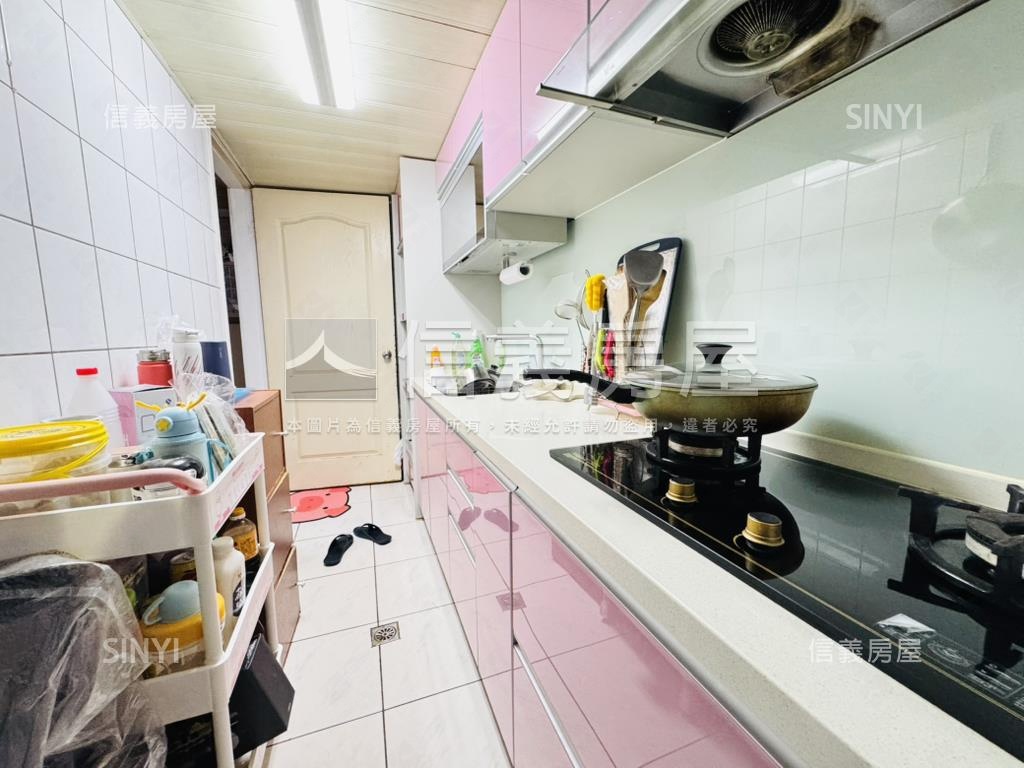 台南傳奇附平面車位房屋室內格局與周邊環境