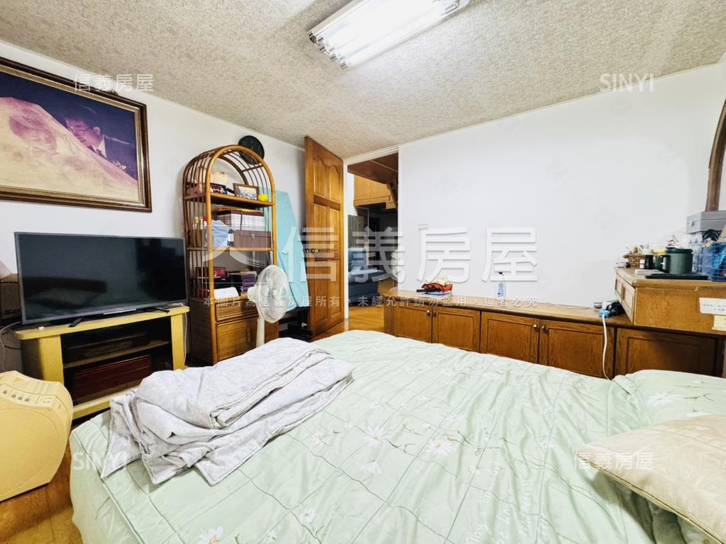 台南傳奇附平面車位房屋室內格局與周邊環境