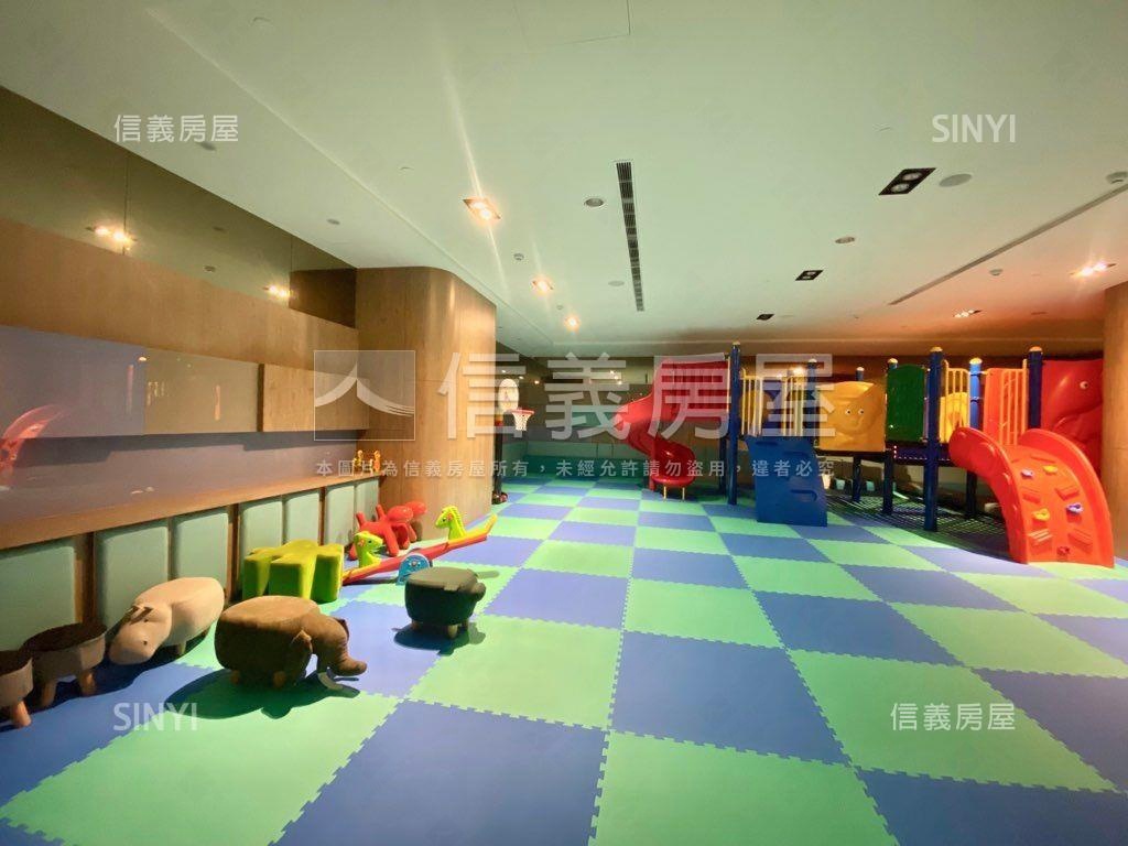 捷運旁海景兩房兩衛有車位房屋室內格局與周邊環境