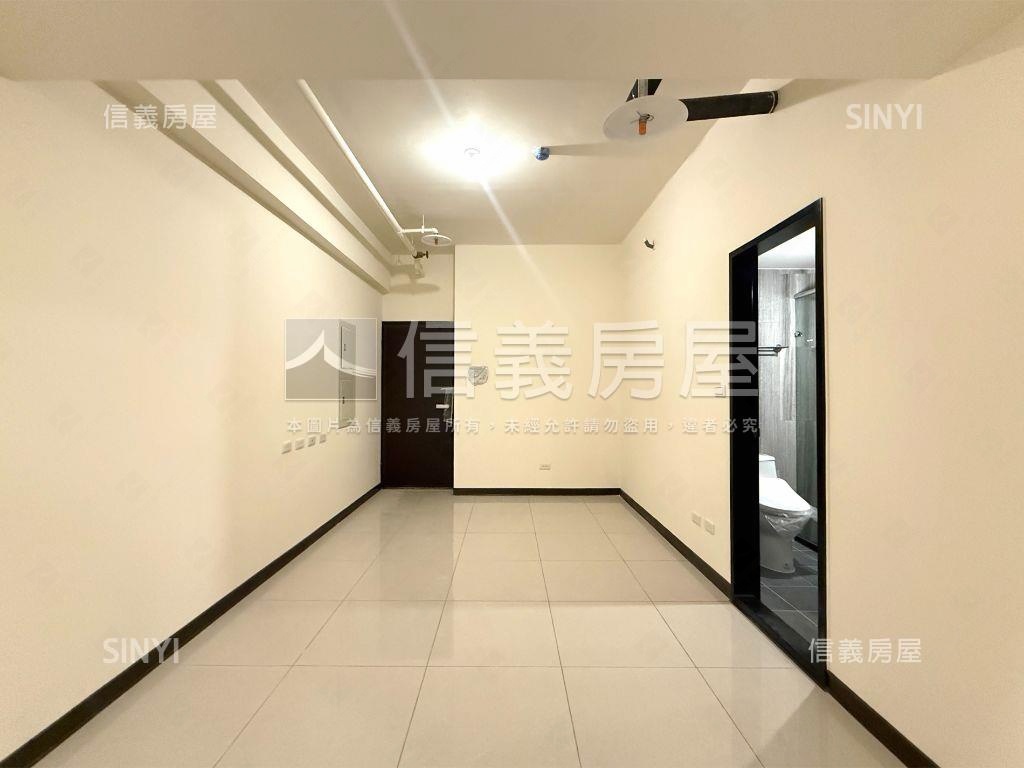 世界花園☆面中庭三房車位房屋室內格局與周邊環境